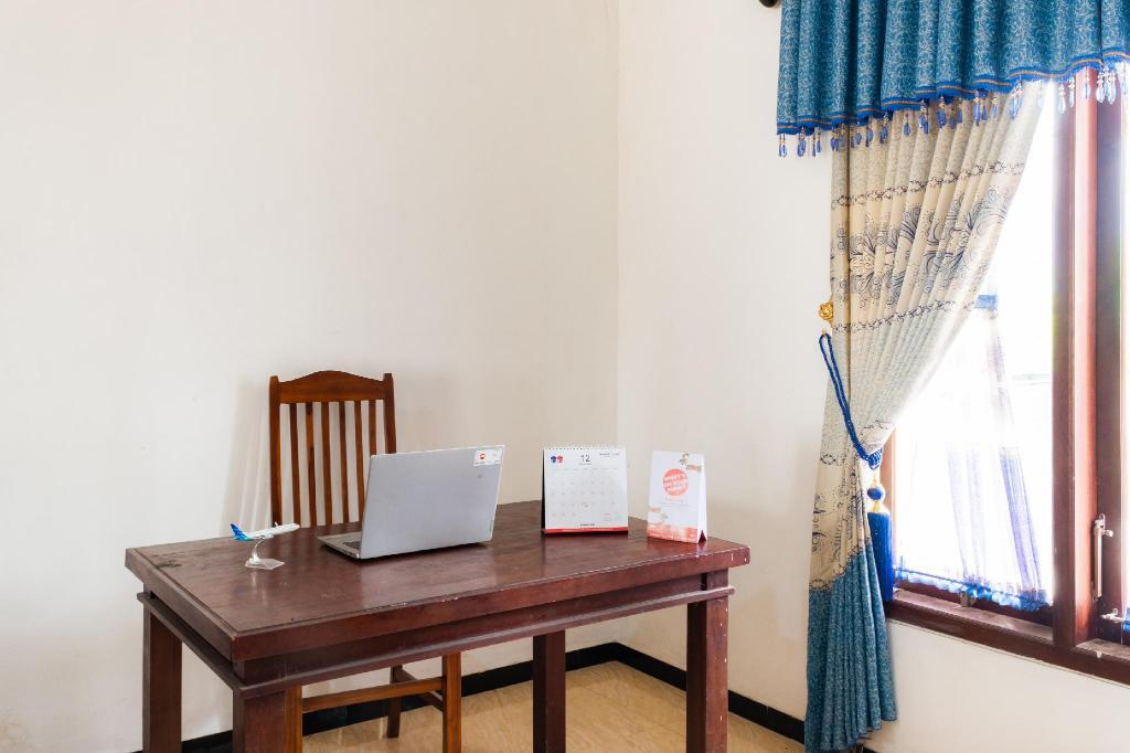 Надисари: OYO 2169 Anugrah Bromo Homestay