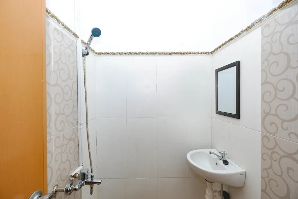 Картасура: OYO 2856 Wisma Fortuna Syariah