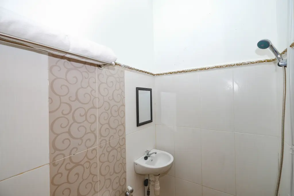 Картасура: OYO 2856 Wisma Fortuna Syariah