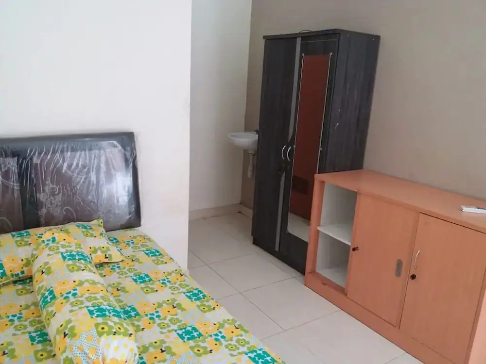 Депок: Oyo 2851 Anggrek House Syariah