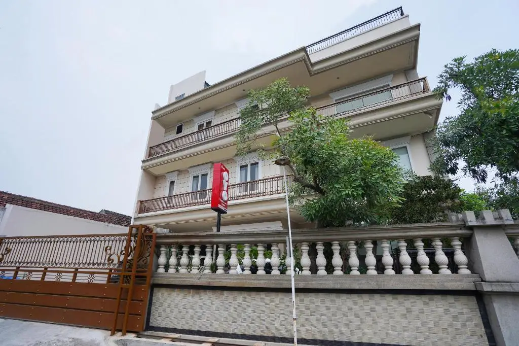 Сурабая: OYO 2680 Zeidan House Syariah