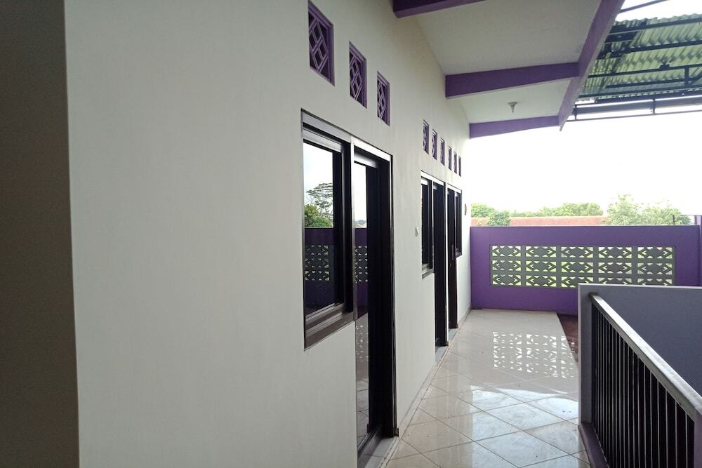 Джомбанг: Spot On 2714 Omah Ayu Syariah