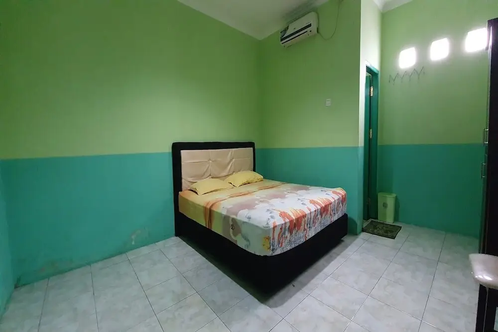 Сурабая: SPOT ON 2712 Al Fatih Syariah Residence