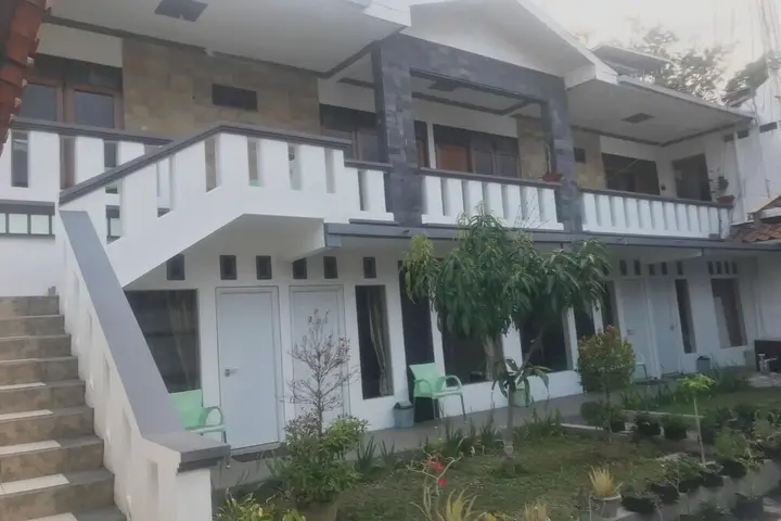 Сурабая: SPOT ON 2712 Al Fatih Syariah Residence