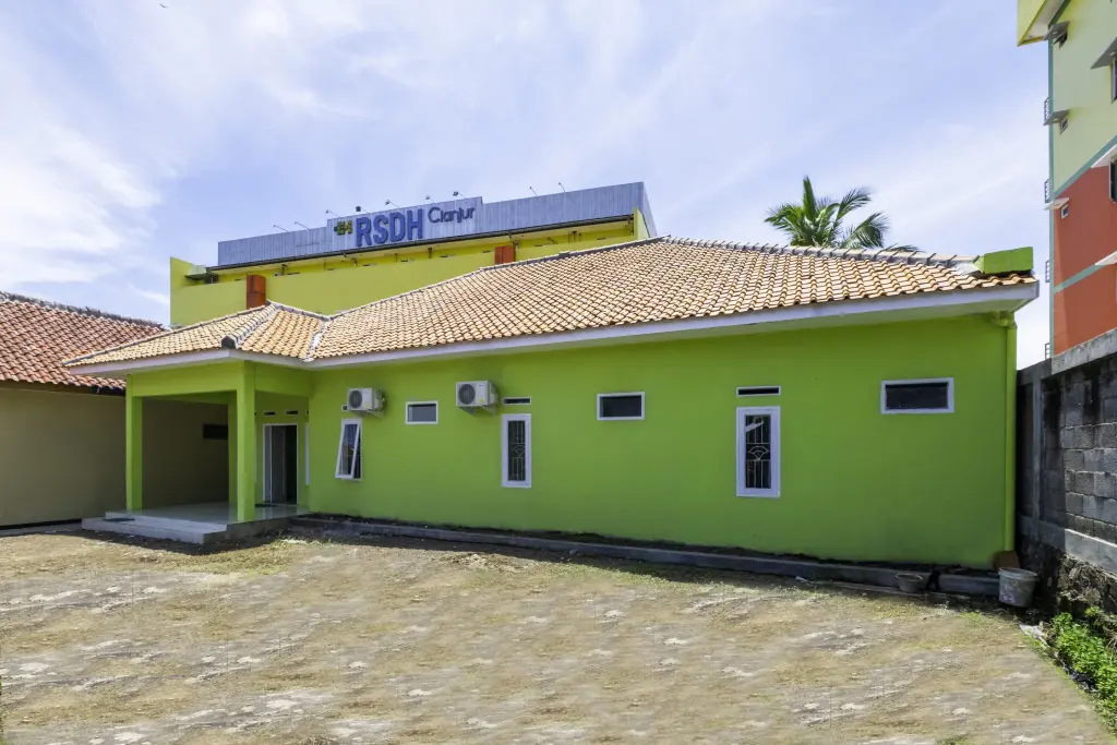 Чианджур: OYO 2859 Fatan Costel Syariah