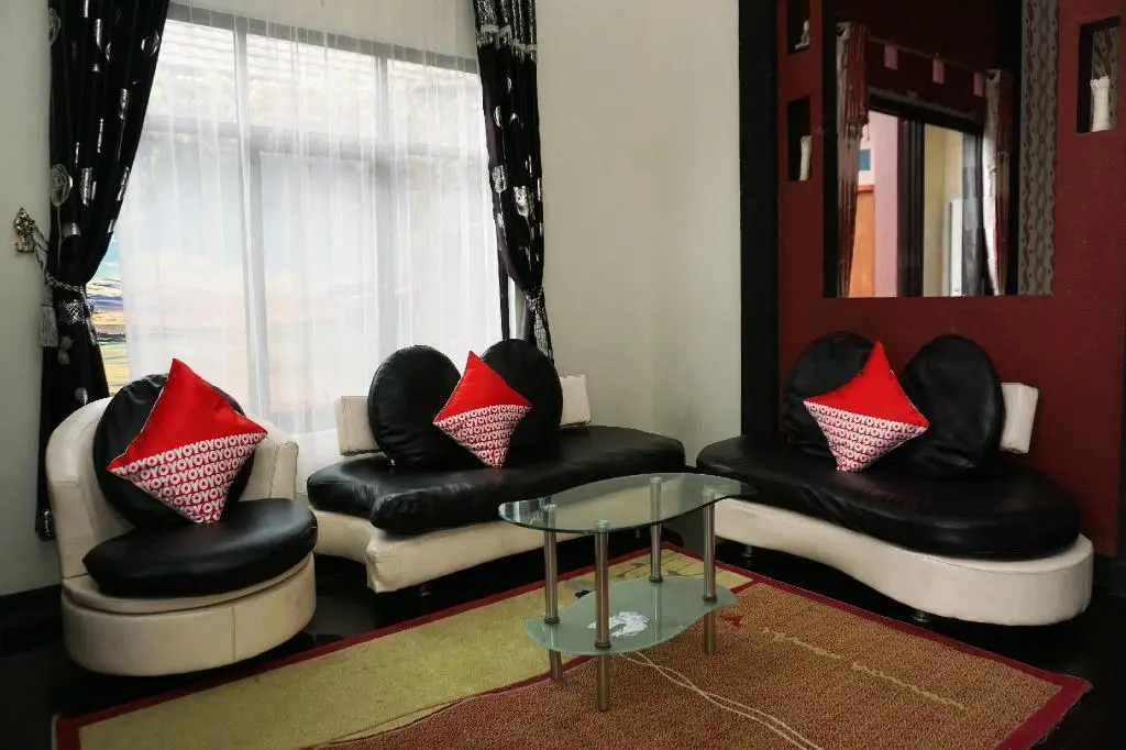 Танджунгджая: OYO 2860 The Castury Homestay Syariah