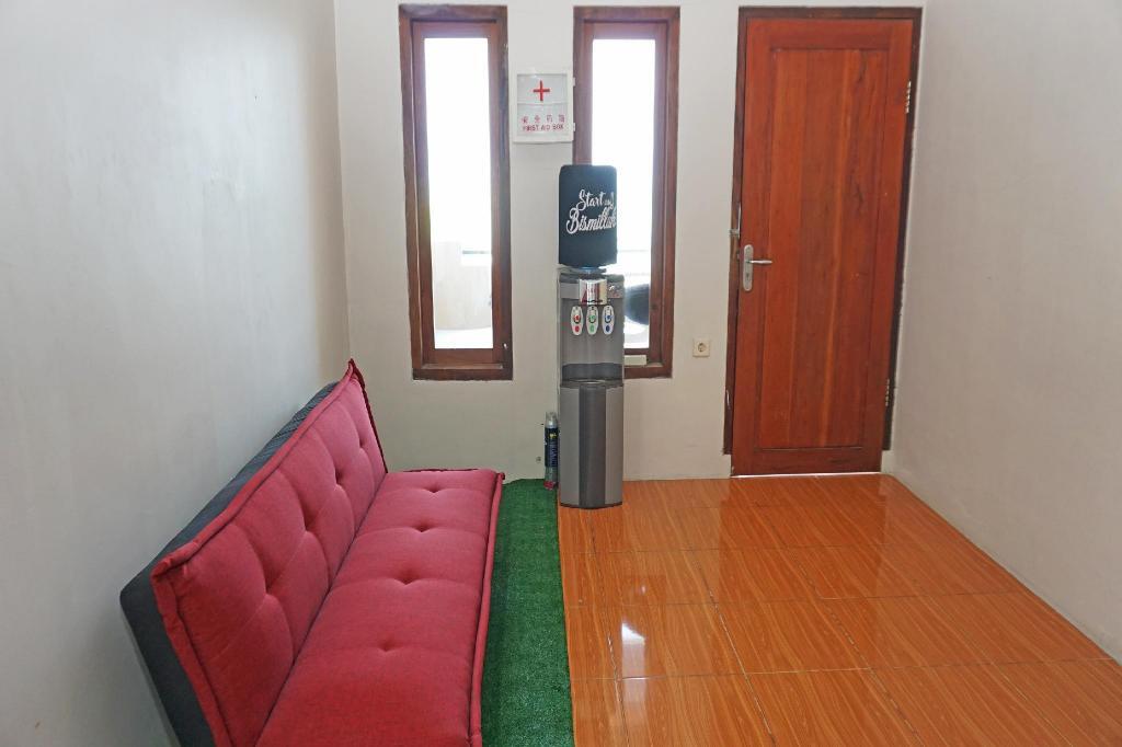 Танджунгджая: OYO 2860 The Castury Homestay Syariah