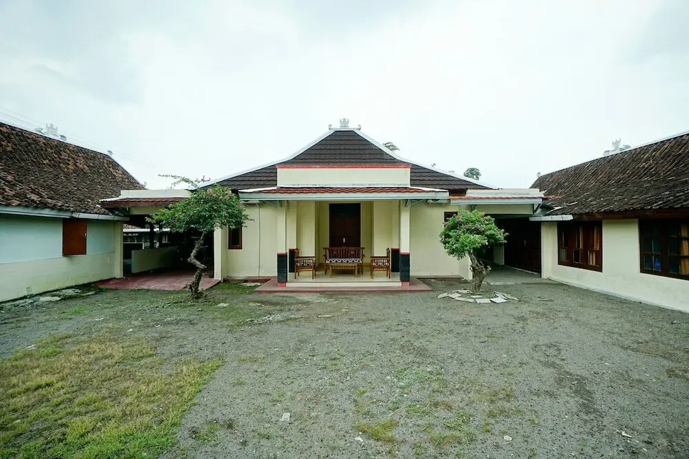 Ngaglik: SPOT ON 2653 Omah Mbah Lurah Syariah