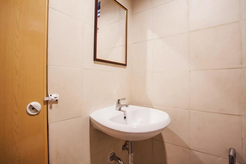 Медан: OYO 2720 Sutomo Inn