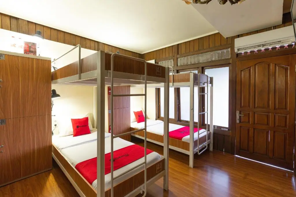 Бандунг: RedDoorz Hostel @ Dago 2