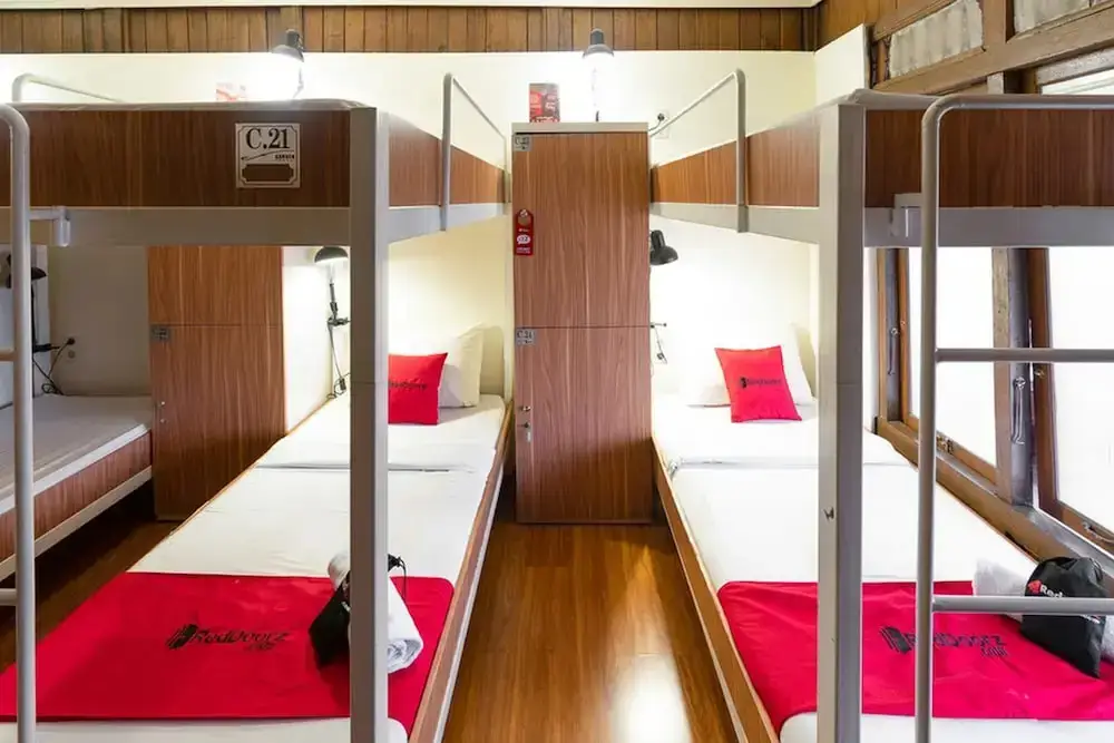 Бандунг: RedDoorz Hostel @ Dago 2