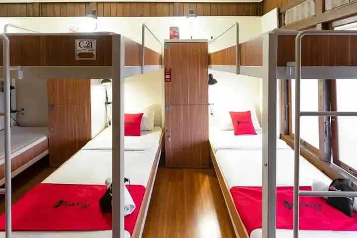 Бандунг: RedDoorz Hostel @ Dago 2