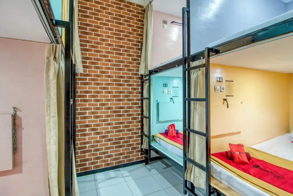 Депок: RedDoorz Hostel near Terminal Condongcatur Jogja