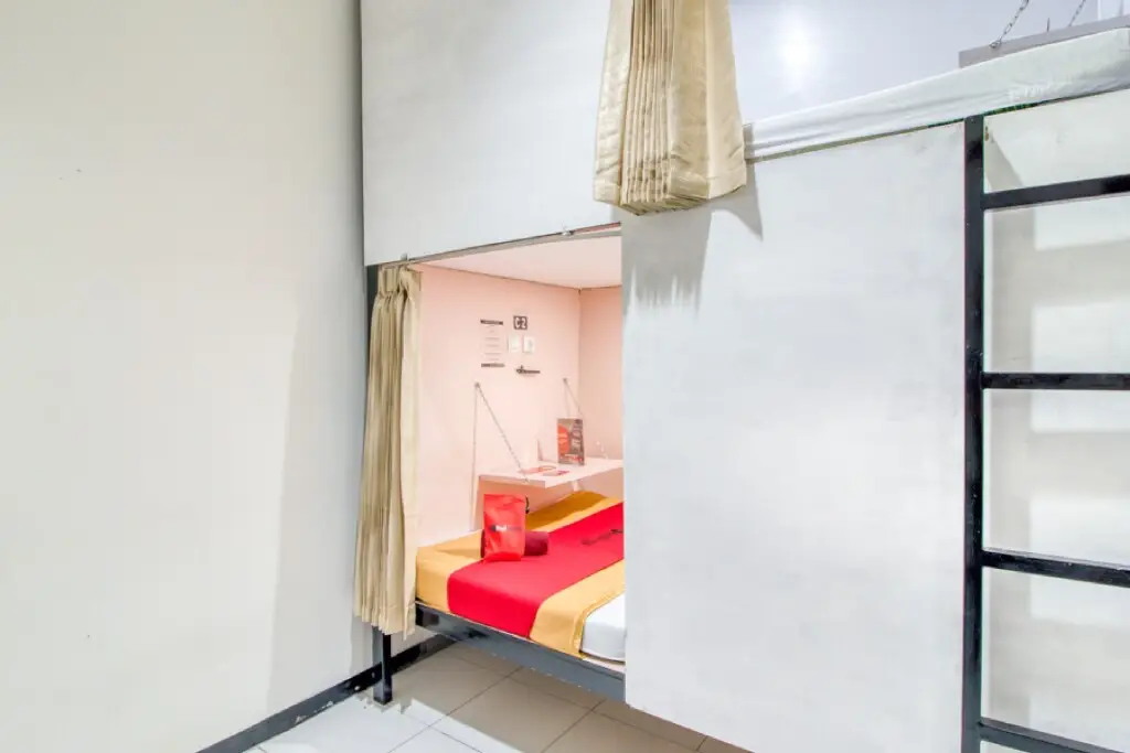 Депок: RedDoorz Hostel near Terminal Condongcatur Jogja
