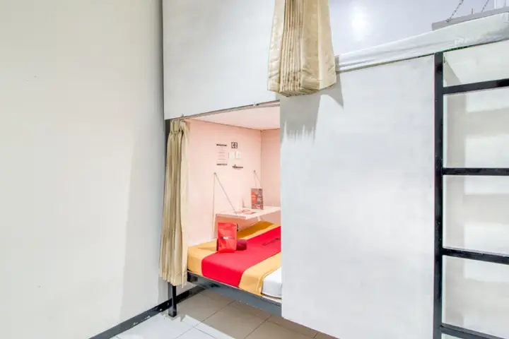 Депок: RedDoorz Hostel near Terminal Condongcatur Jogja