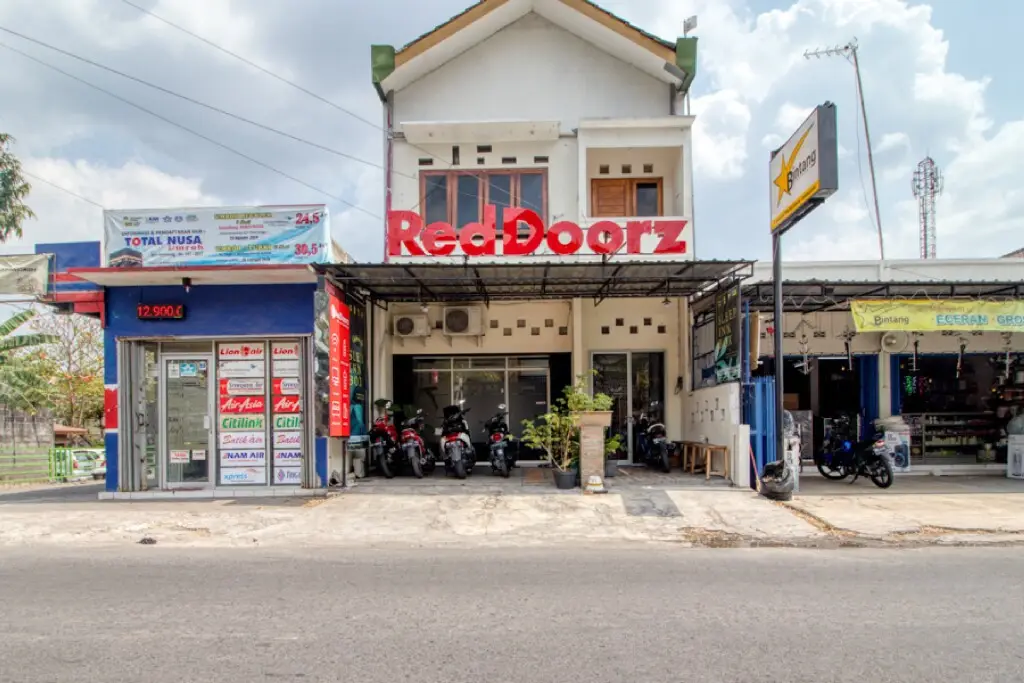 Депок: RedDoorz Hostel near Terminal Condongcatur Jogja