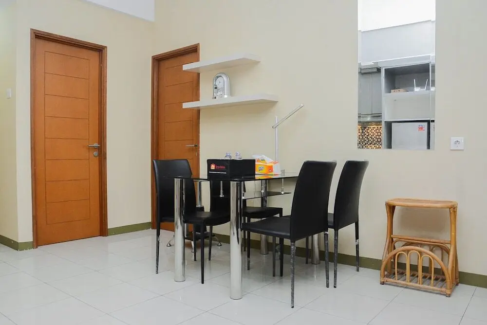 Джакарта: Cozy and Modern 3BR Apartment at Gading Greenhill