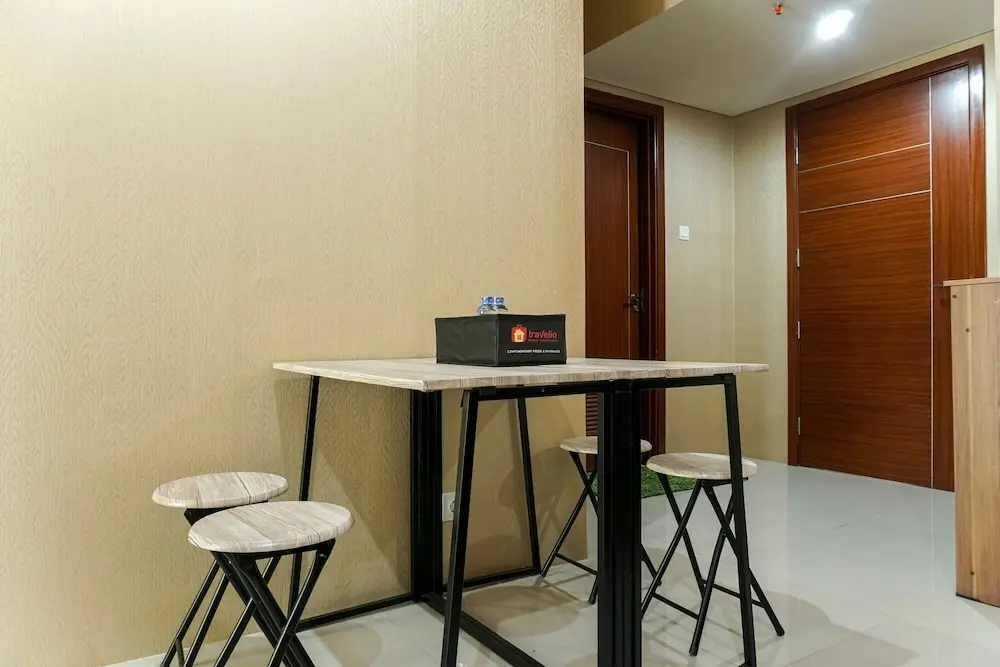 Джакарта: Homey And Luxurious 3Br Vittoria Apartment