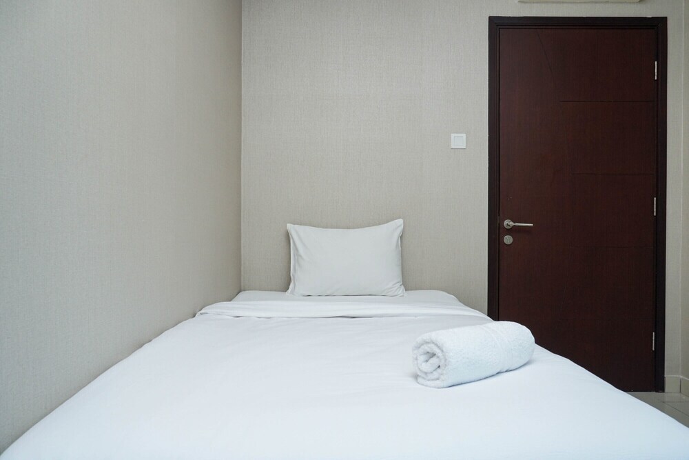 Джакарта: Modern 1BR Good City View Central Park Apartment By Travelio