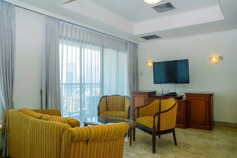 Джакарта: City View 3BR at Ambassador 1 Apartment By Travelio
