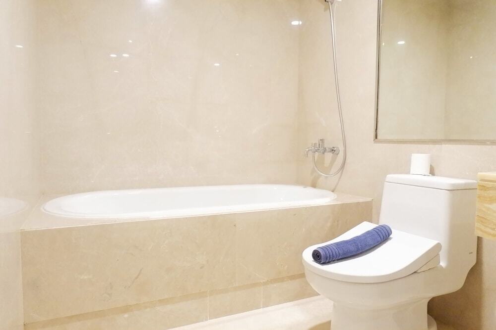 Сурабая: Spectacular 3BR Apartment at The Peak Residence