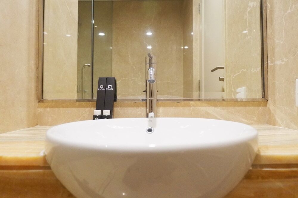 Сурабая: Spectacular 3BR Apartment at The Peak Residence