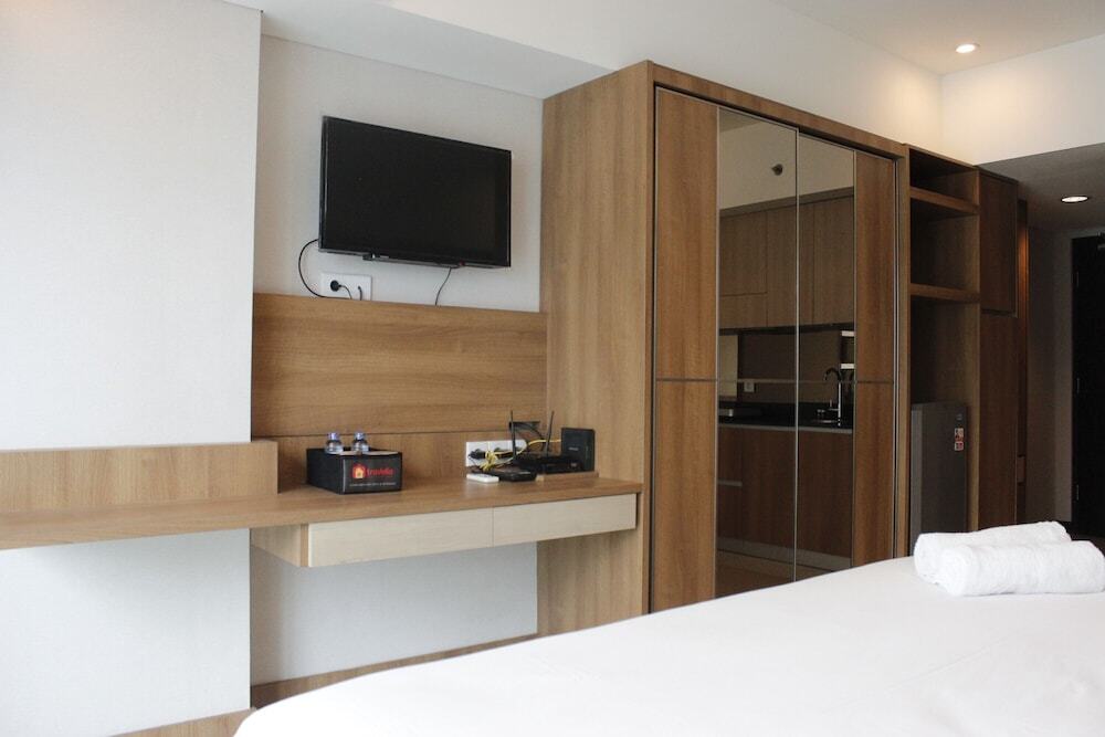 Бандунг: Trendy & Comfy Studio at Tamansari La Grande Apartment