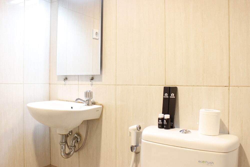 Бандунг: Trendy & Comfy Studio at Tamansari La Grande Apartment