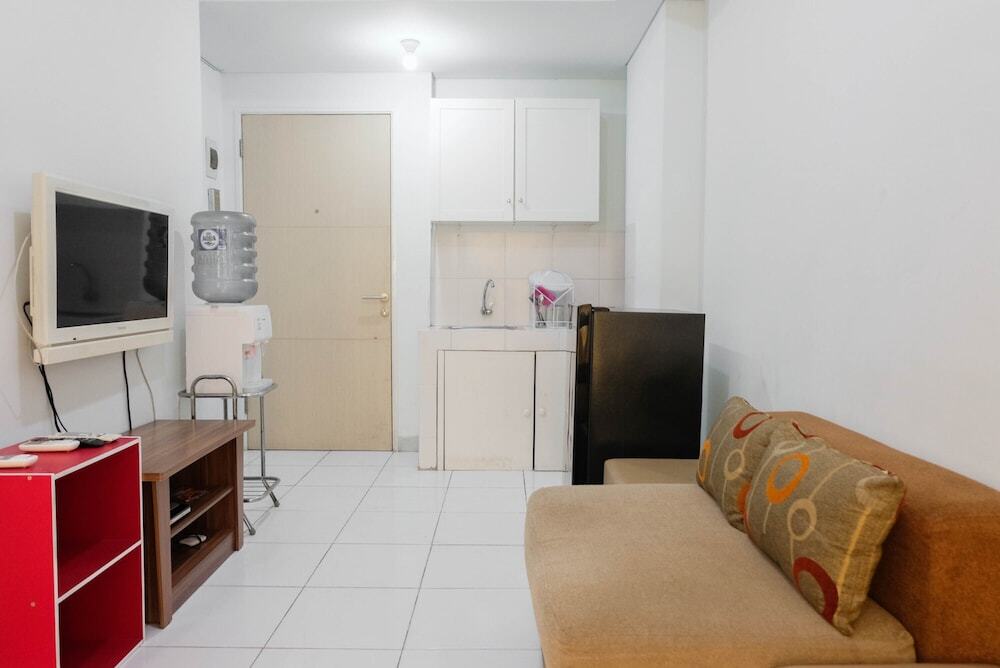 Тангеранг: Simple and Comfy 2BR Apartment at Ayodhya Residence By Travelio