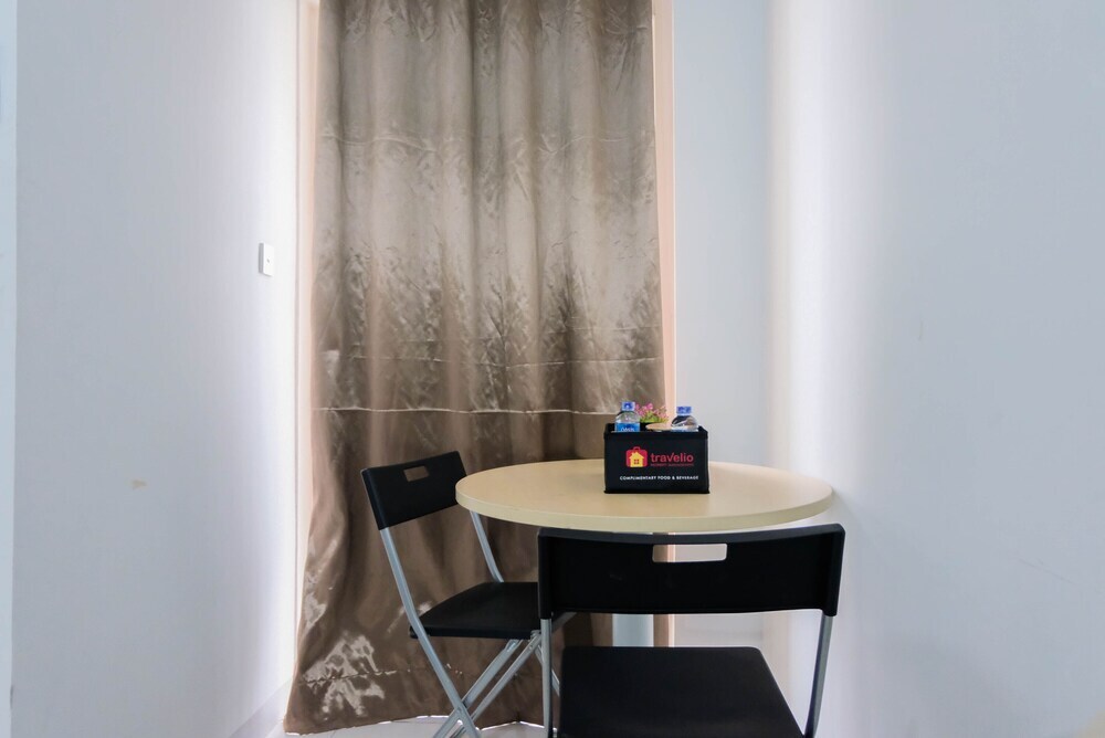 Тангеранг: Luxurious and Convenient 2BR Ayodhya Apartment