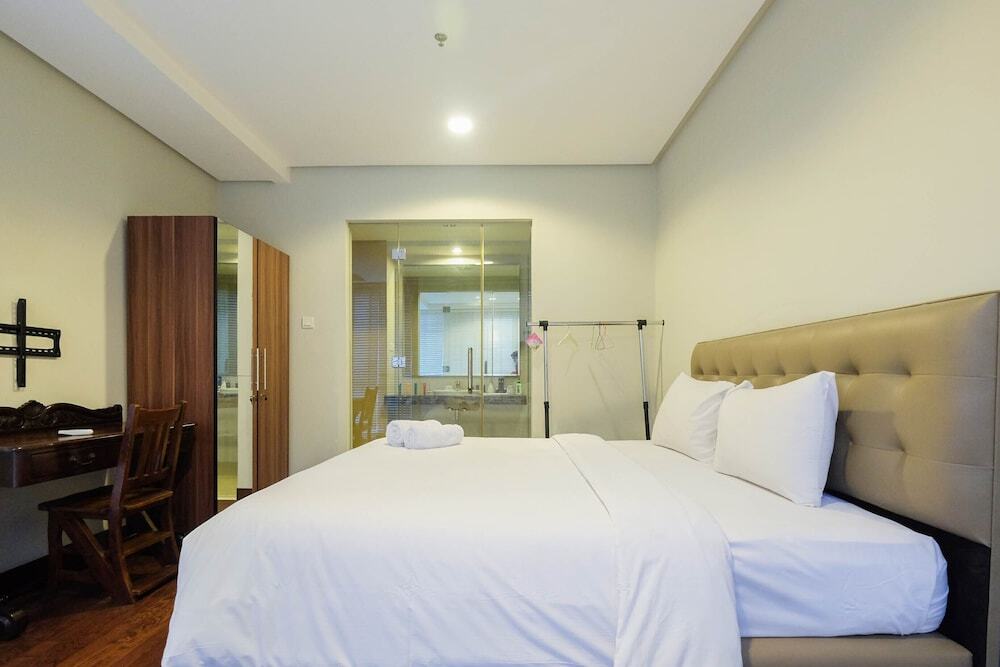 Джакарта: Beautiful 1BR at Kemang Mansion Apartment By Travelio