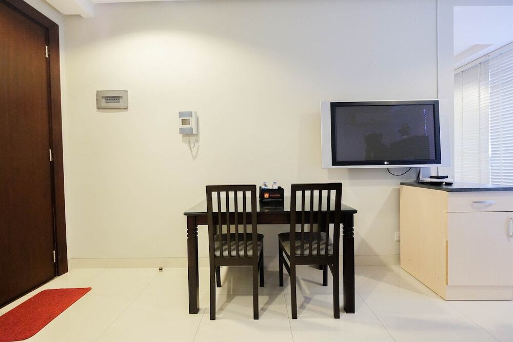 Джакарта: Beautiful 1BR at Kemang Mansion Apartment By Travelio