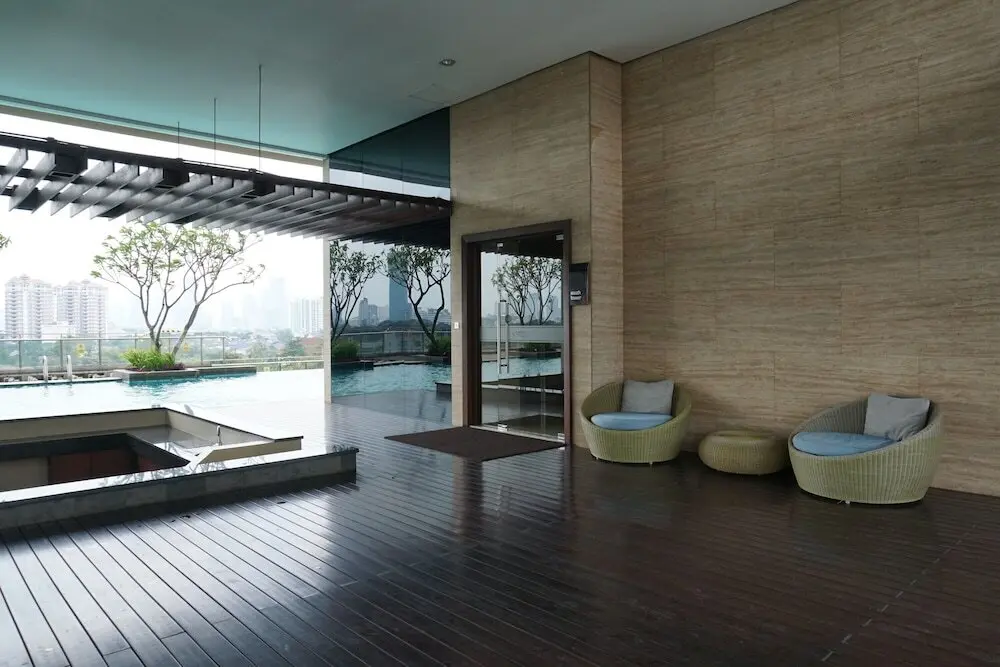Джакарта: Beautiful 1BR at Kemang Mansion Apartment By Travelio