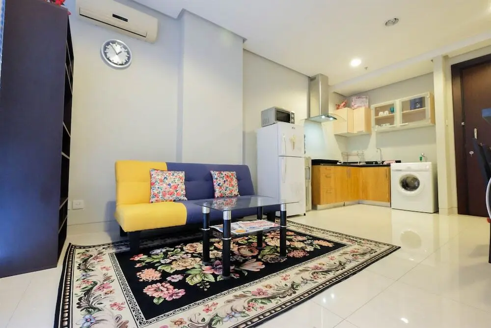 Джакарта: Beautiful 1BR at Kemang Mansion Apartment By Travelio