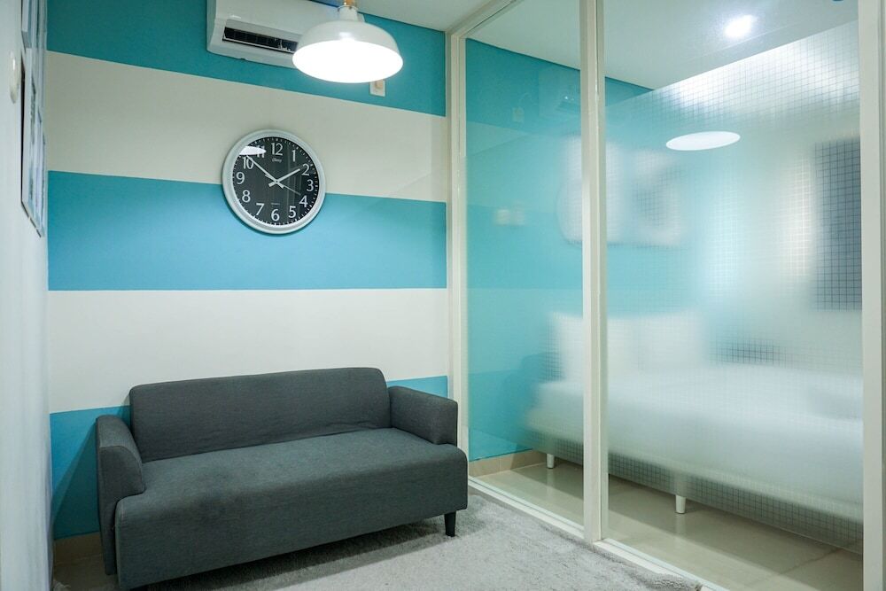 Депок: Modern 1BR Apartment at Atlanta Residence