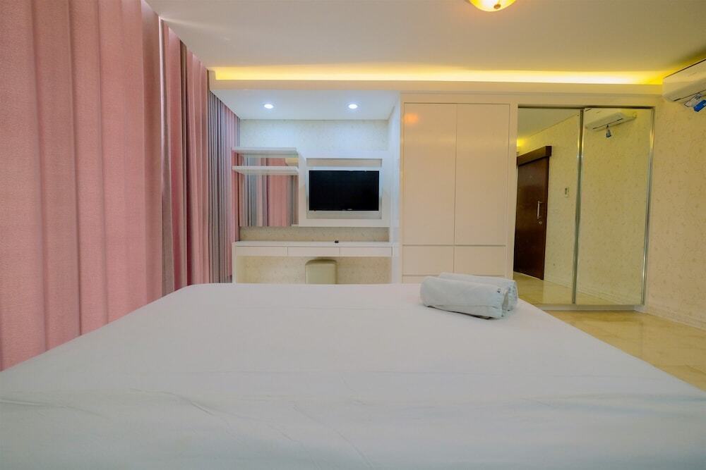 Джакарта: Minimalist And Spacious 1br Apartment at L'Avenue