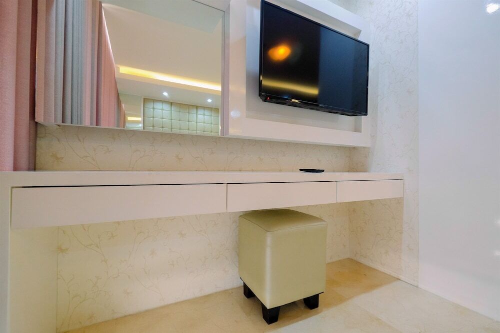 Джакарта: Minimalist And Spacious 1br Apartment at L'Avenue