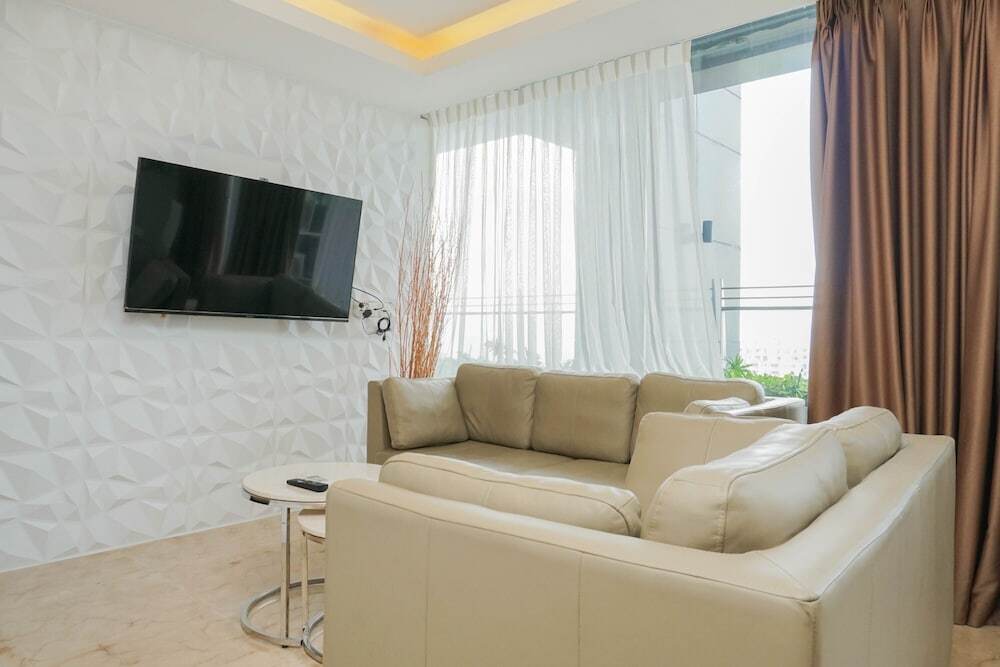 Джакарта: Big And Cozy 4br at L'Avenue Apartment