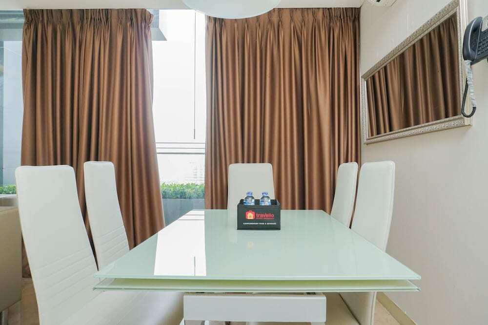 Джакарта: Big And Cozy 4br at L'Avenue Apartment