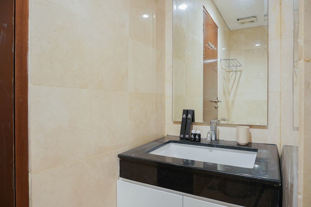 Джакарта: Big And Cozy 4br at L'Avenue Apartment