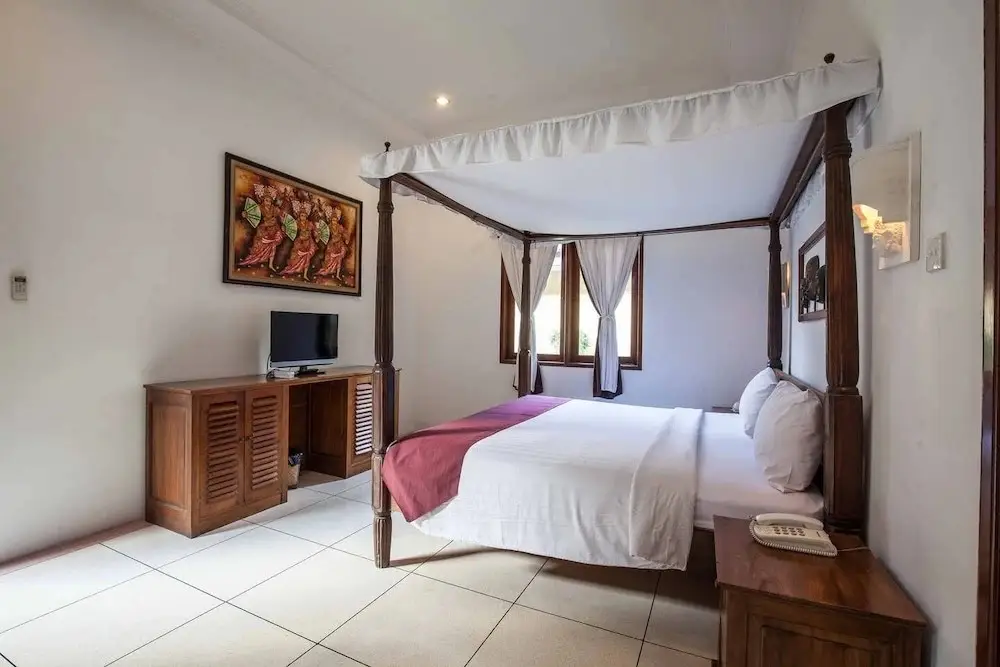 Кута: 9-BR Private Pool Villa Walk to Seminyak Beach