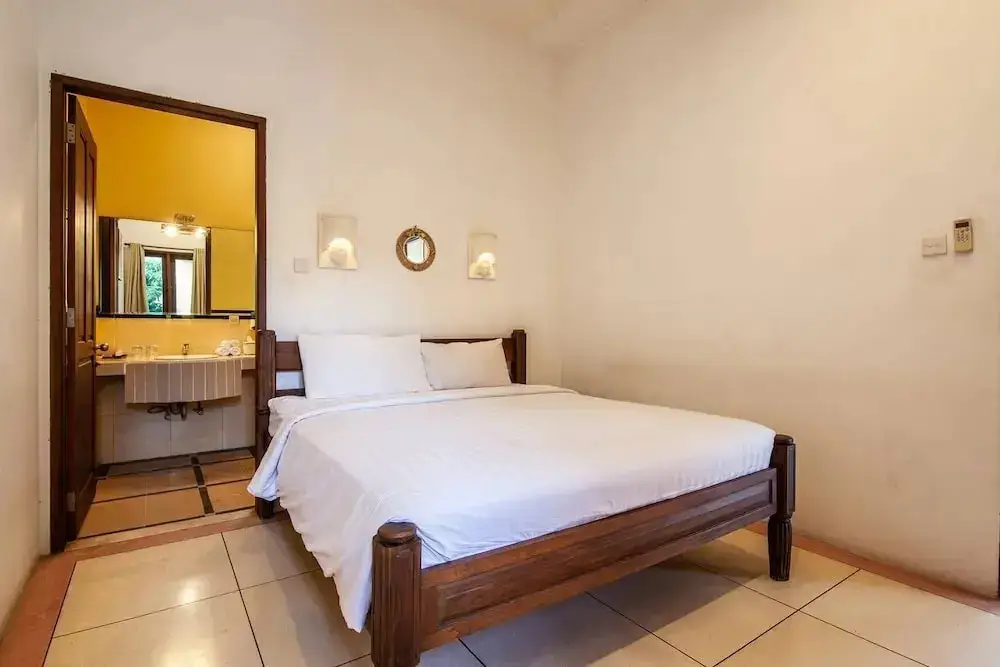 Кута: 9-BR Private Pool Villa Walk to Seminyak Beach