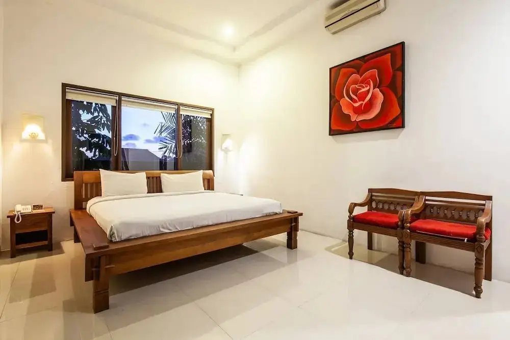 Кута: 9-BR Private Pool Villa Walk to Seminyak Beach