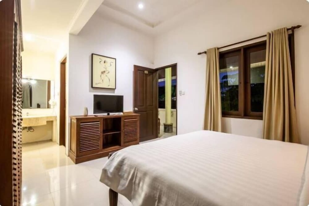 Кута: PB - 10BR · 10-BR Private Pool Villa Walk to Seminyak Beach