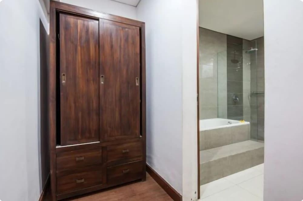 Кута: SMV - 3BedGRDN - V1 · 3BR Garden Villa Walk to Beach N Shops Legian