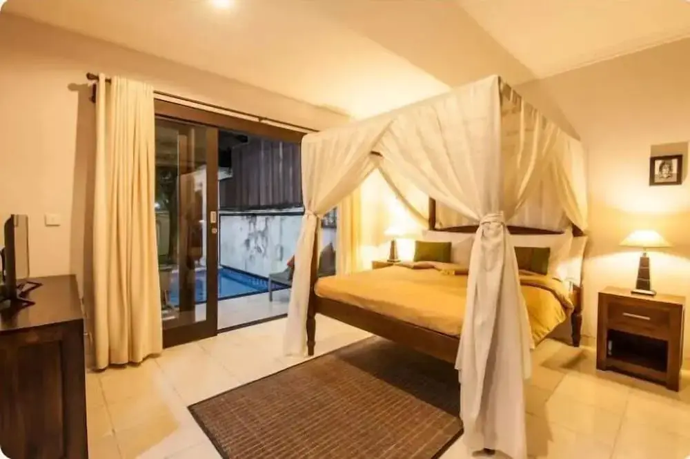 Кута: SMV -3BRPOL- JMPIRNG · 3BR Private Pool Walk to Beach and Shops Legian