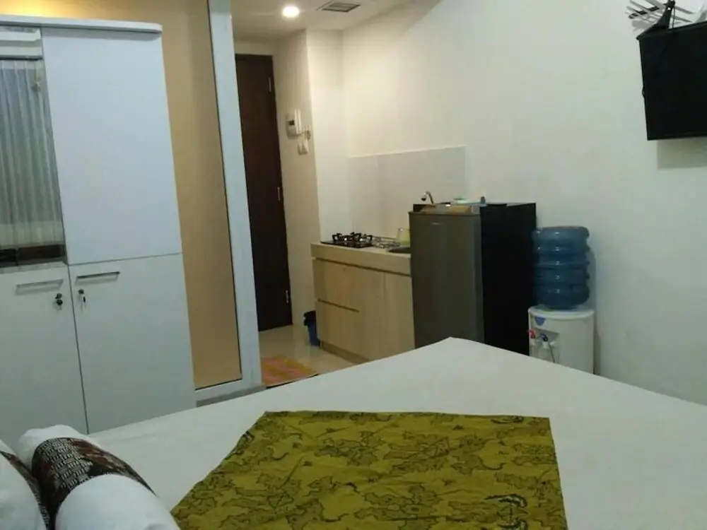 Депок: 1br Apartment With Pool