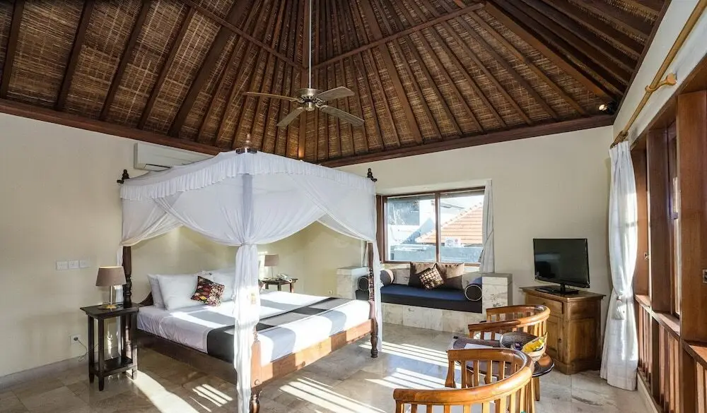 Кута: 3 Bedroom Villa1 River Side Legian