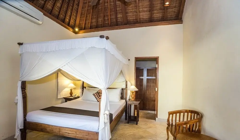 Кута: 3 Bedroom Villa1 River Side Legian