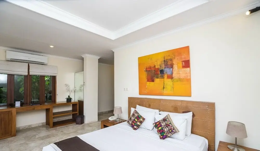 Кута: 16 bedroom villa river side Legian